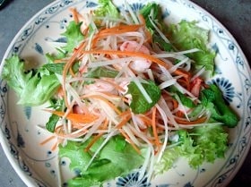 エビと青パパイヤのサラダ
