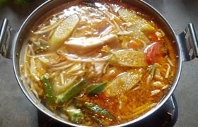ベトナム風魚のトマト鍋＜要予約＞